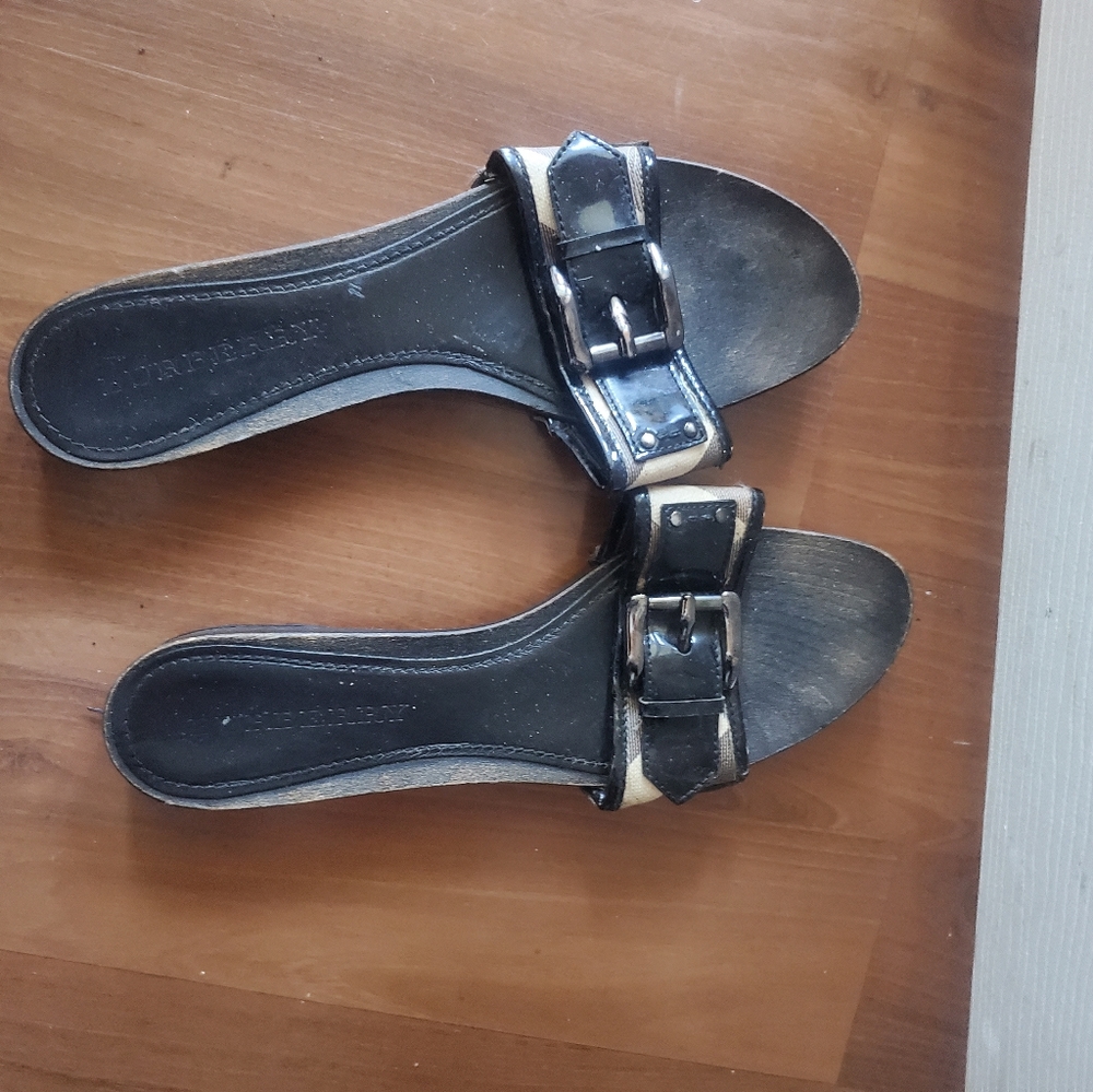 Burberry nova check crogs size 39.5